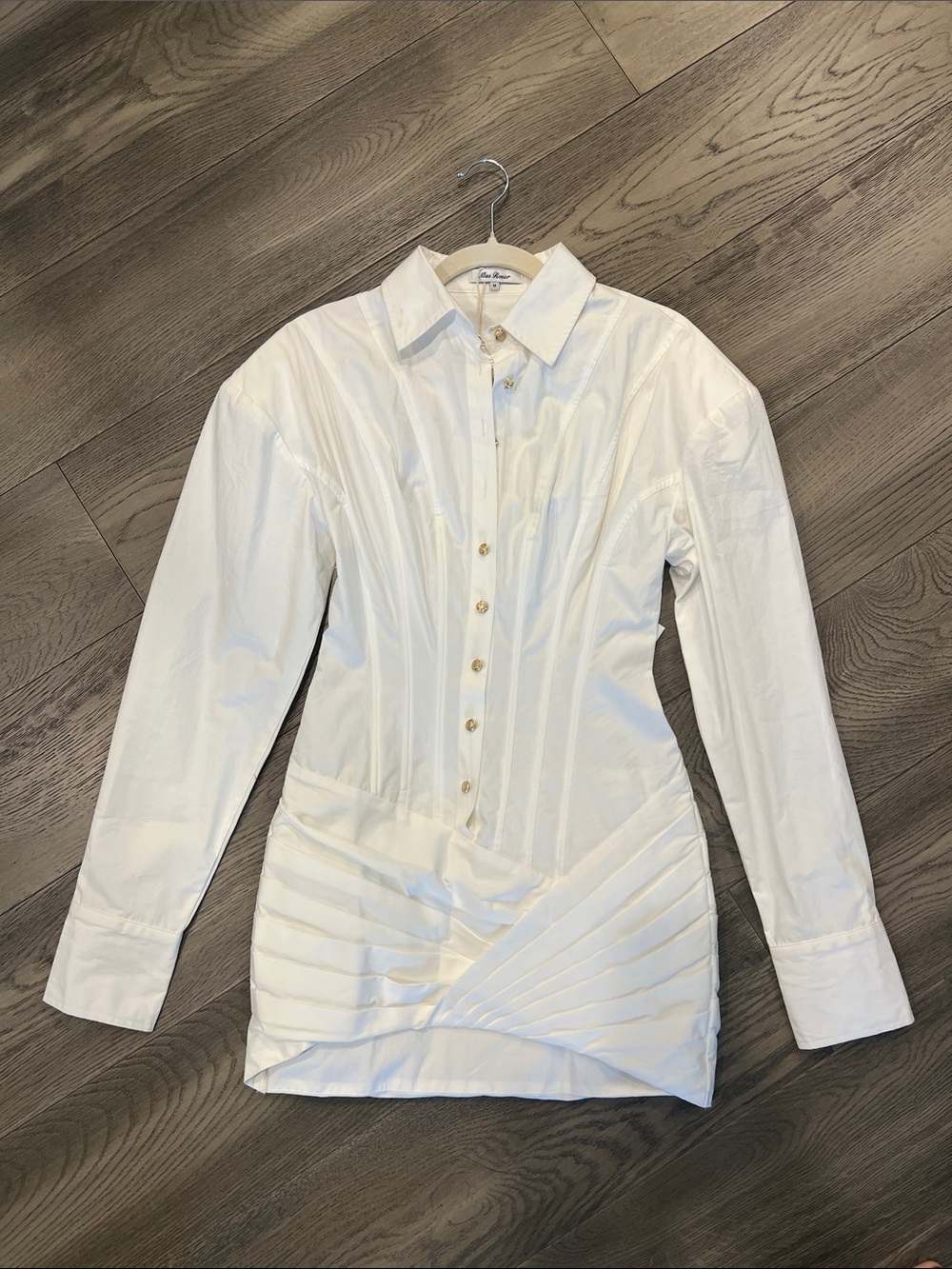 Tailored White Button-Front Long Sleeve Shirt with Pleated Detail